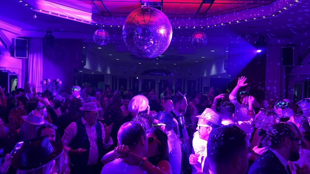 DJ en discobar huren in West-Vlaanderen – trouwfeestn
