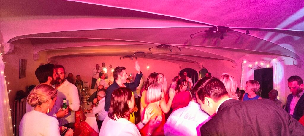 DJ met discobar op trouwfeest in West-Vlaanderen
